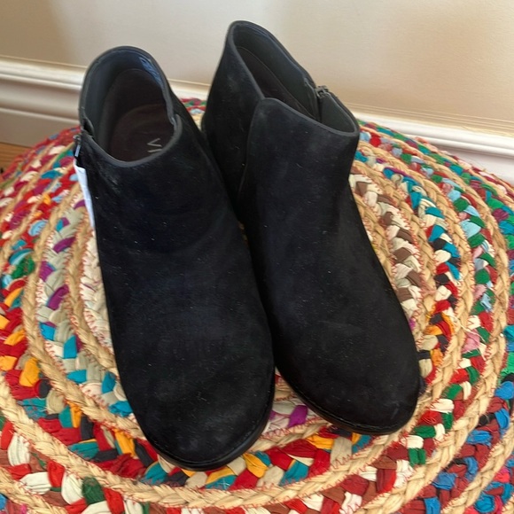 NWOT Vionic Serena Black Ankle Boots - Picture 1 of 6
